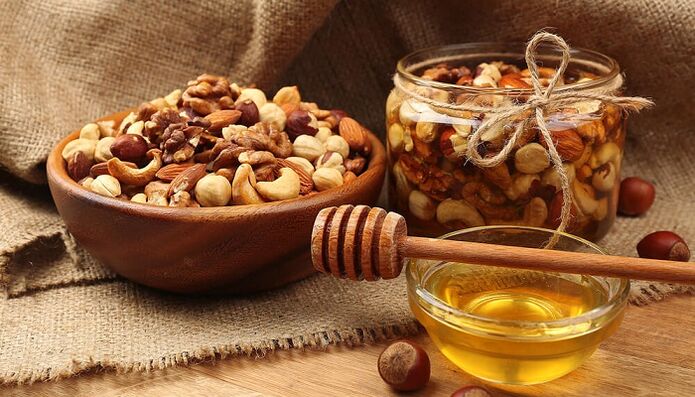 ořechy a med ke zvýšení potence po 40